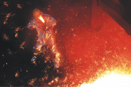 Protective clothings against molten metal splashes used in foundries